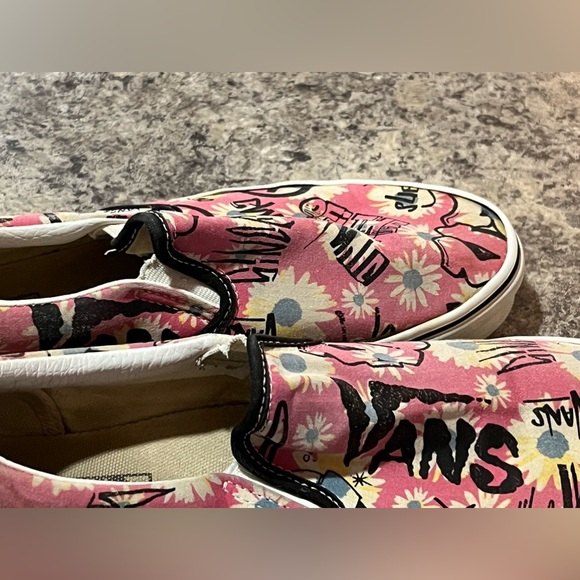 Vans Pink and Black Flats with Artistic Design - Picture 10 of 13